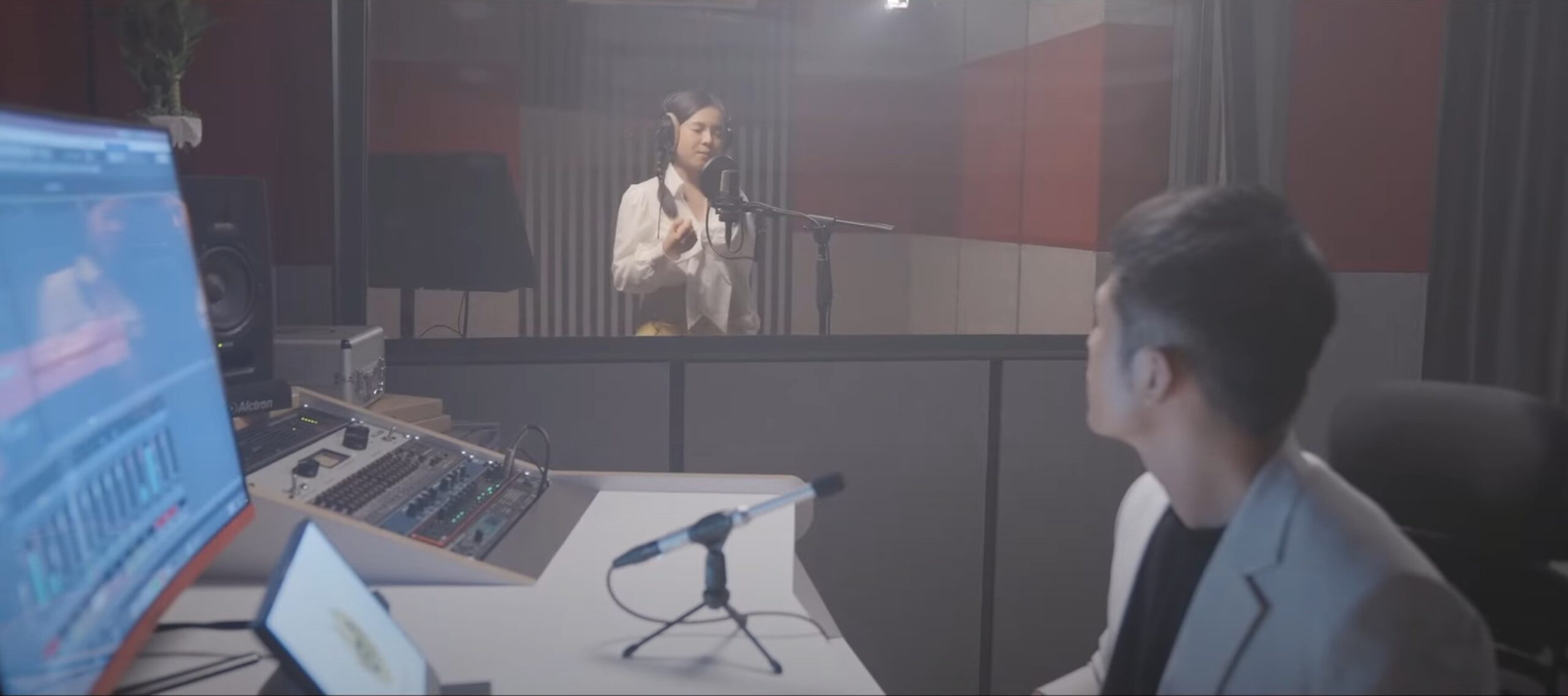 thu âm